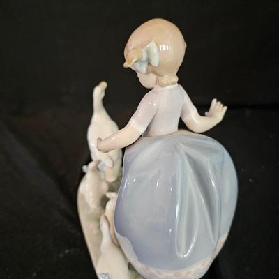 LLADRO Porcelain "HURRY NOW" #5503 ~ Young Girl with Geese