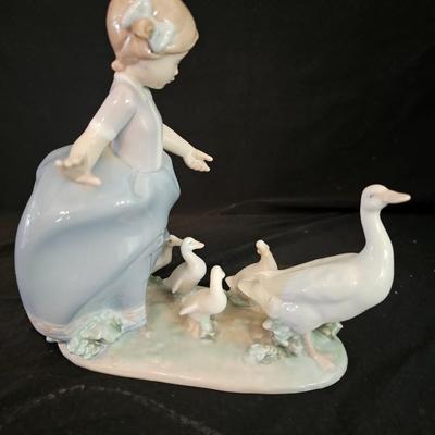 LLADRO Porcelain "HURRY NOW" #5503 ~ Young Girl with Geese