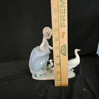 LLADRO Porcelain "HURRY NOW" #5503 ~ Young Girl with Geese