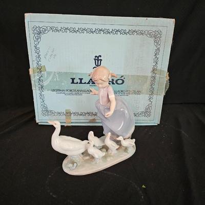 LLADRO Porcelain "HURRY NOW" #5503 ~ Young Girl with Geese