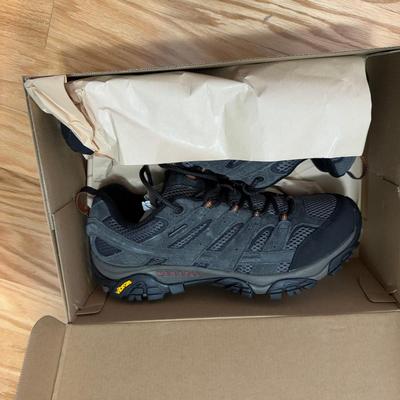 1252 Six Pairs Men's Shoes