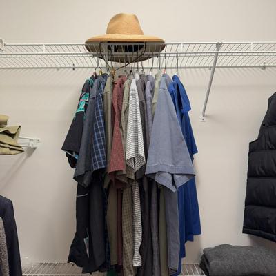 1254 Lot of Men's Short Sleeve Button Shirts up w/Sun Hat