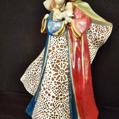 Lembranca De Brasilia - DF - Romanian Nativity - and a music box angel