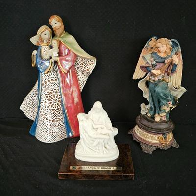 Lembranca De Brasilia - DF - Romanian Nativity - and a music box angel