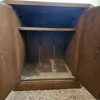 Rare Working 1970s Magnavox Drum Console Stereo end tables one with stereo - one with speakers - WORK Great! With original paperwork and...