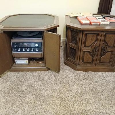 Rare Working 1970s Magnavox Drum Console Stereo end tables one with stereo - one with speakers - WORK Great! With original paperwork and...