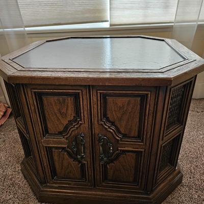 Rare Working 1970s Magnavox Drum Console Stereo end tables one with stereo - one with speakers - WORK Great! With original paperwork and...