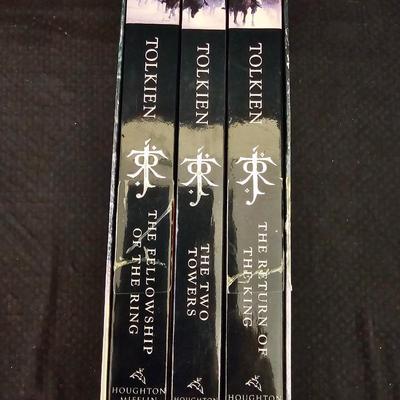 JRR TOLKIEN Lord of the Rings - The Fellowship - The two Towers - and the return of the king 3 book Collection