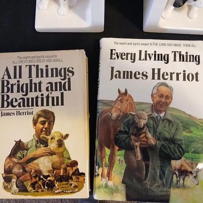 Adorable Dalmation OTAGIRI Bookends with Four hardback books - All things Bright and Beautiful & Every living thing By James Herriot
