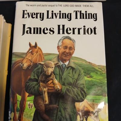 Adorable Dalmation OTAGIRI Bookends with Four hardback books - All things Bright and Beautiful & Every living thing By James Herriot