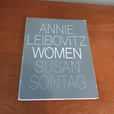 ANNIE LEIBOVITZ "WOMEN" COFFEE TABLE BOOK