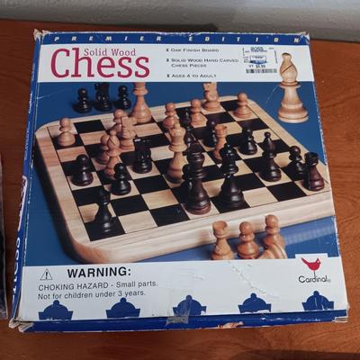 CHESS SET, BATTLE OF THE BRAINS GAME AND A KINDLE CARRIER WITH EARBUDS