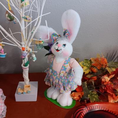 EASTER DECORATIONS WITH A HINT OF FALL AND ST PATRICK'S DAY