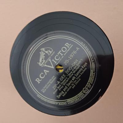 ELVIS ON CD, 8-TRACK TAPES AND A COLLECTION OF 78'S RECORDS