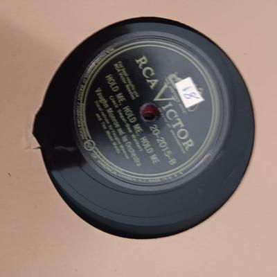 ELVIS ON CD, 8-TRACK TAPES AND A COLLECTION OF 78'S RECORDS