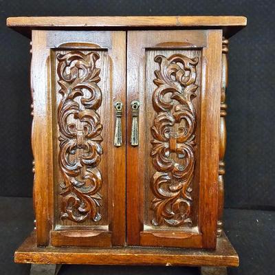 Nice musical wooden Jewlery box with an assortment of Jewlery