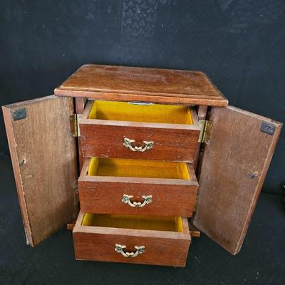 Nice musical wooden Jewlery box with an assortment of Jewlery