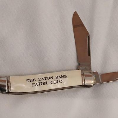 Collection of small vintage pocket knives - Eaton bank