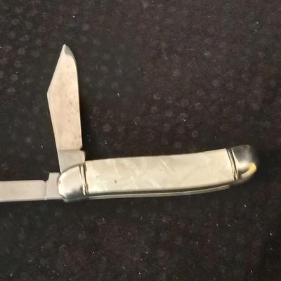 Collection of small vintage pocket knives - Eaton bank
