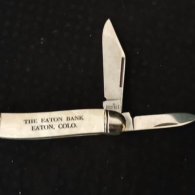 Collection of small vintage pocket knives - Eaton bank