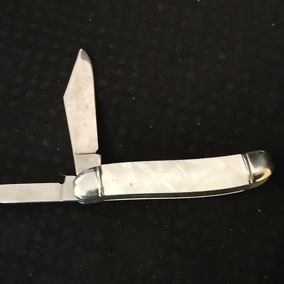 Collection of small vintage pocket knives - Eaton bank