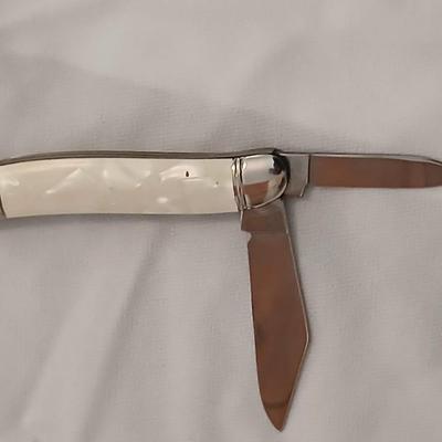 Collection of small vintage pocket knives - Eaton bank