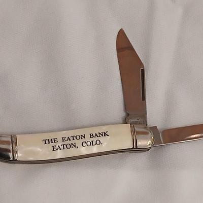 Collection of small vintage pocket knives - Eaton bank