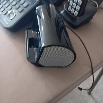 iHOME SPEAKER AND 4 HAND SET CORDLESS PHONE WITH VOICE MAIL