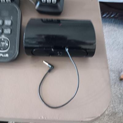 iHOME SPEAKER AND 4 HAND SET CORDLESS PHONE WITH VOICE MAIL