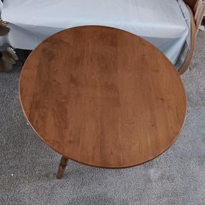 NICE WOODEN ROUND COFFEE OR SIDE TABLE