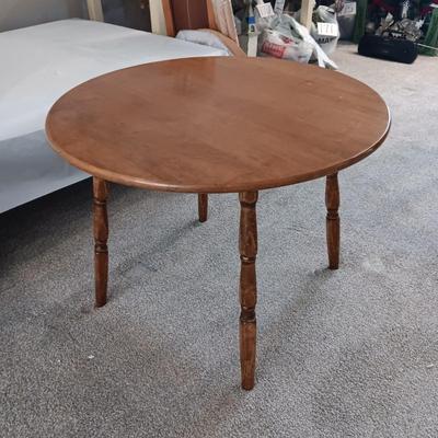 NICE WOODEN ROUND COFFEE OR SIDE TABLE