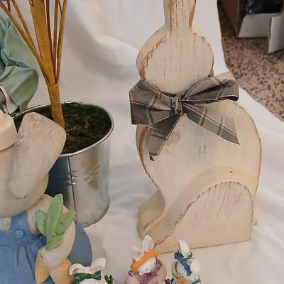 Easter is less than 65 days away!! Very cute Easter Decorations!