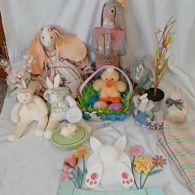 Easter is less than 65 days away!! Very cute Easter Decorations!