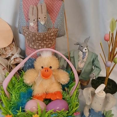 Easter is less than 65 days away!! Very cute Easter Decorations!