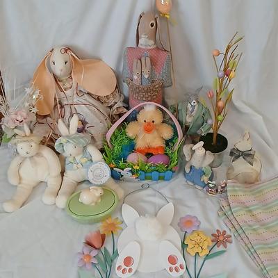 Easter is less than 65 days away!! Very cute Easter Decorations!