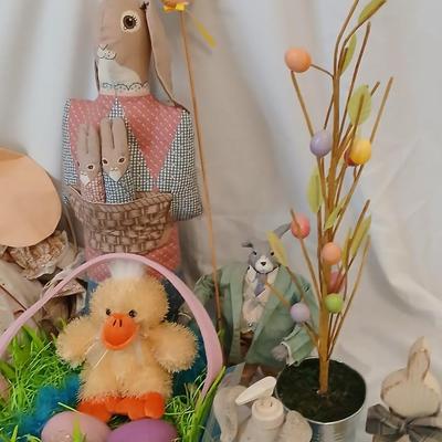Easter is less than 65 days away!! Very cute Easter Decorations!