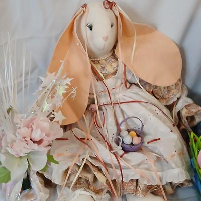 Easter is less than 65 days away!! Very cute Easter Decorations!
