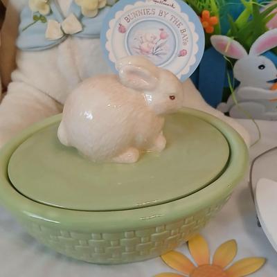 Easter is less than 65 days away!! Very cute Easter Decorations!