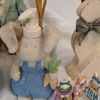 Easter is less than 65 days away!! Very cute Easter Decorations!