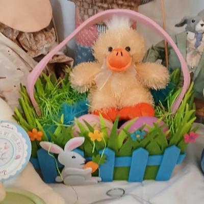 Easter is less than 65 days away!! Very cute Easter Decorations!