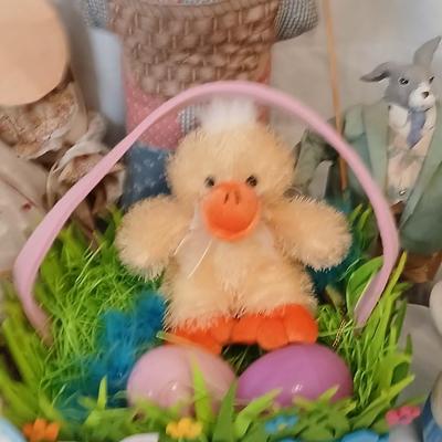 Easter is less than 65 days away!! Very cute Easter Decorations!
