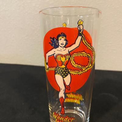 1976 WONDER WOMAN PEPSI PINT GLASS
