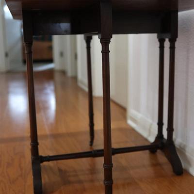 Vintage Drop Leaf Side/Accent Mahogany Table