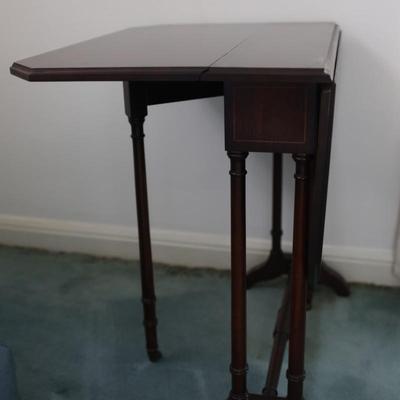 Vintage Drop Leaf Side/Accent Mahogany Table