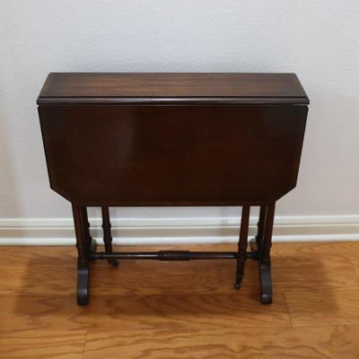 Vintage Drop Leaf Side/Accent Mahogany Table
