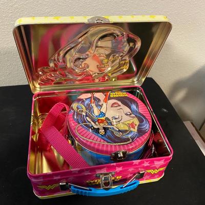 WONDER WOMAN LUNCH BOX AND TIN TOTE