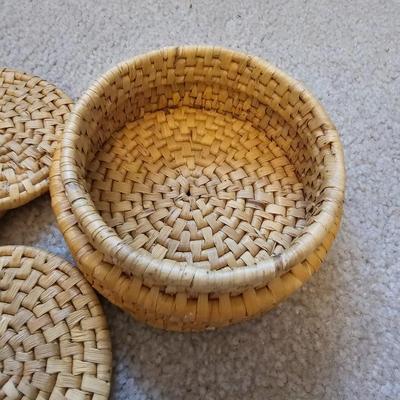 Assortment of wicker baskets, wicker coasters - and a clasping Punch Studio small sewing case