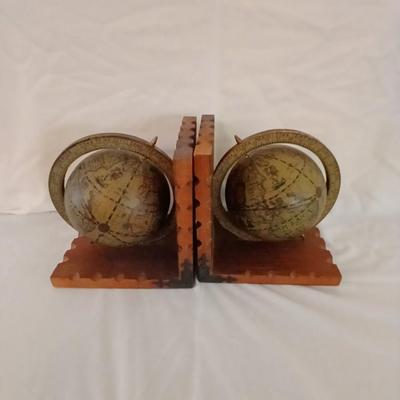 Vintage 1960's Olde World Globe Italian Made Globe Bookends-with Readers Digest America books.