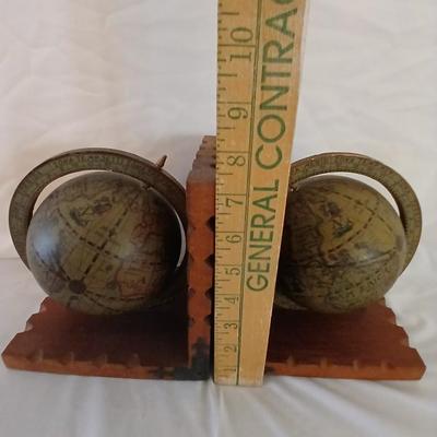 Vintage 1960's Olde World Globe Italian Made Globe Bookends-with Readers Digest America books.