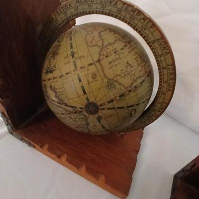 Vintage 1960's Olde World Globe Italian Made Globe Bookends-with Readers Digest America books.